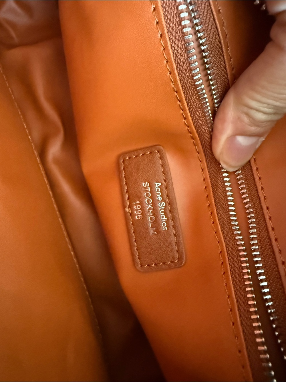 Acne orange leather interior with silver zipper hardware - Picture 6 of 11
